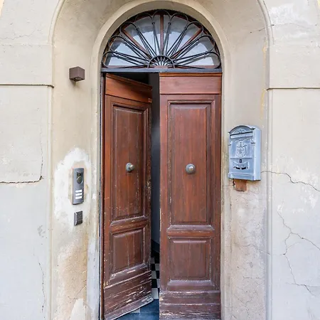 Via Corsica 10 *