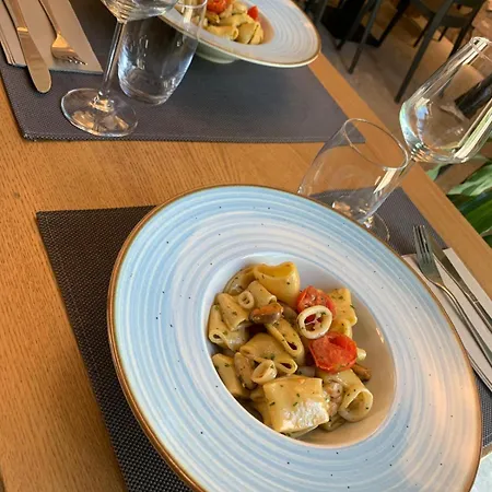 Via Corsica 10 *
