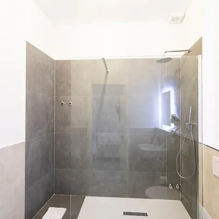 Via Corsica 10 Oda ve Kahvaltı Pisa