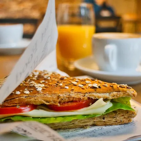 Couette-café Via Corsica 10 *